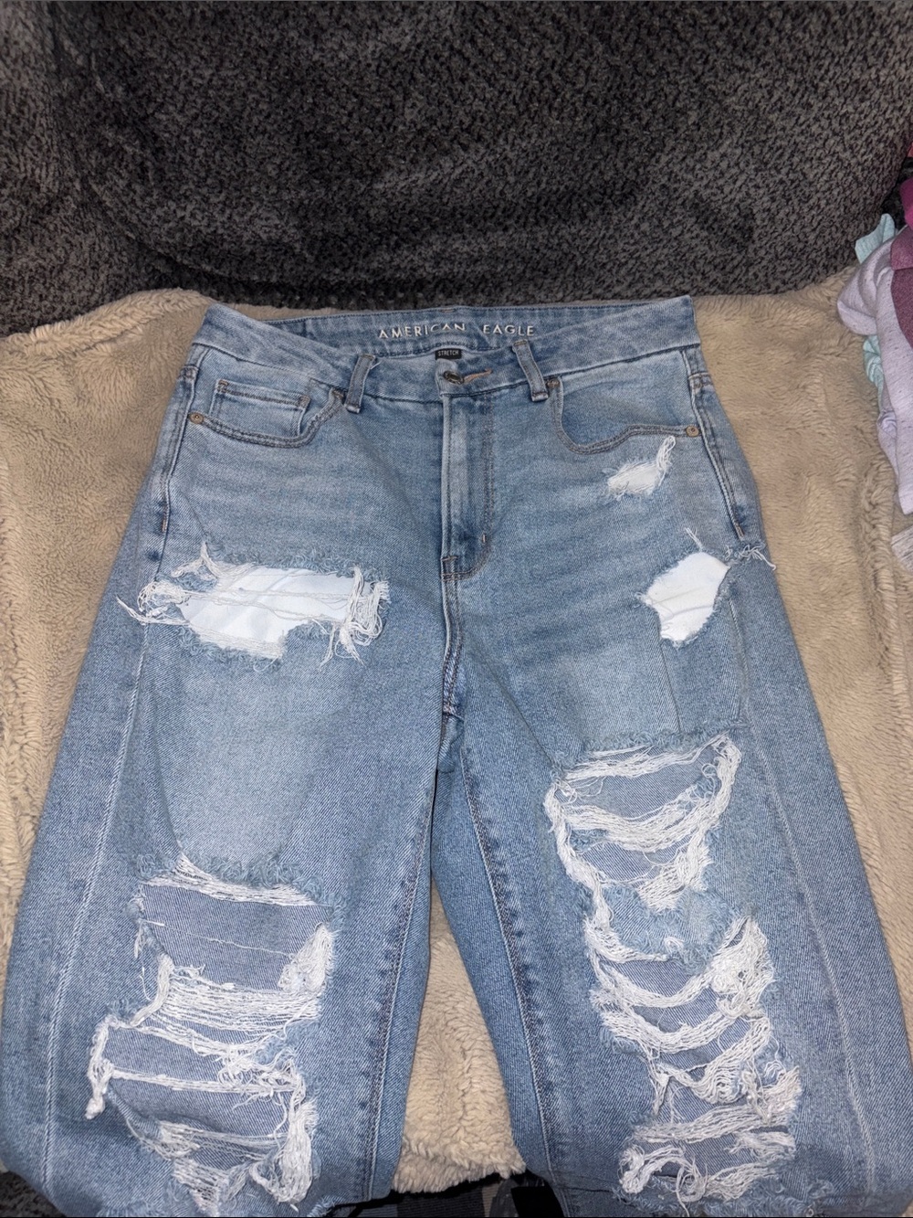 AE Curvy Ripped Mom Jean, Size 6 - Picture 2 of 7